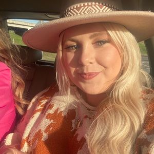 Meet your Posher, Clarke